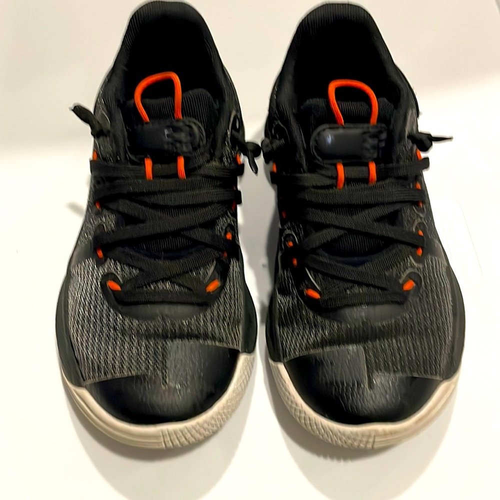 UNDER ARMOUR sneakers